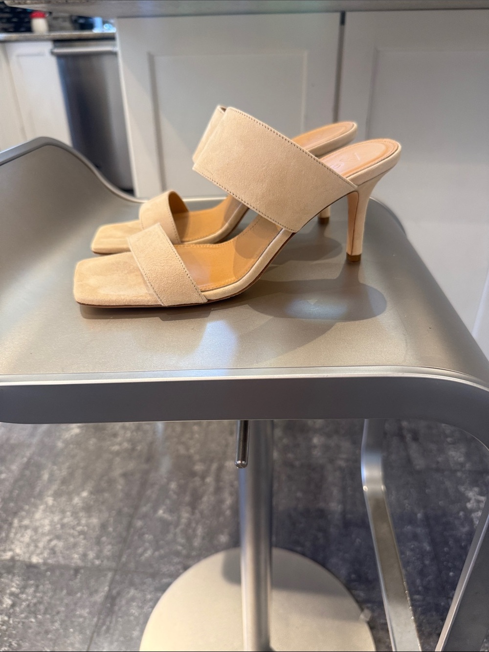 NIB AEYDE Varvarra Latte kid Suede Double-Band 3” heeled Sandals